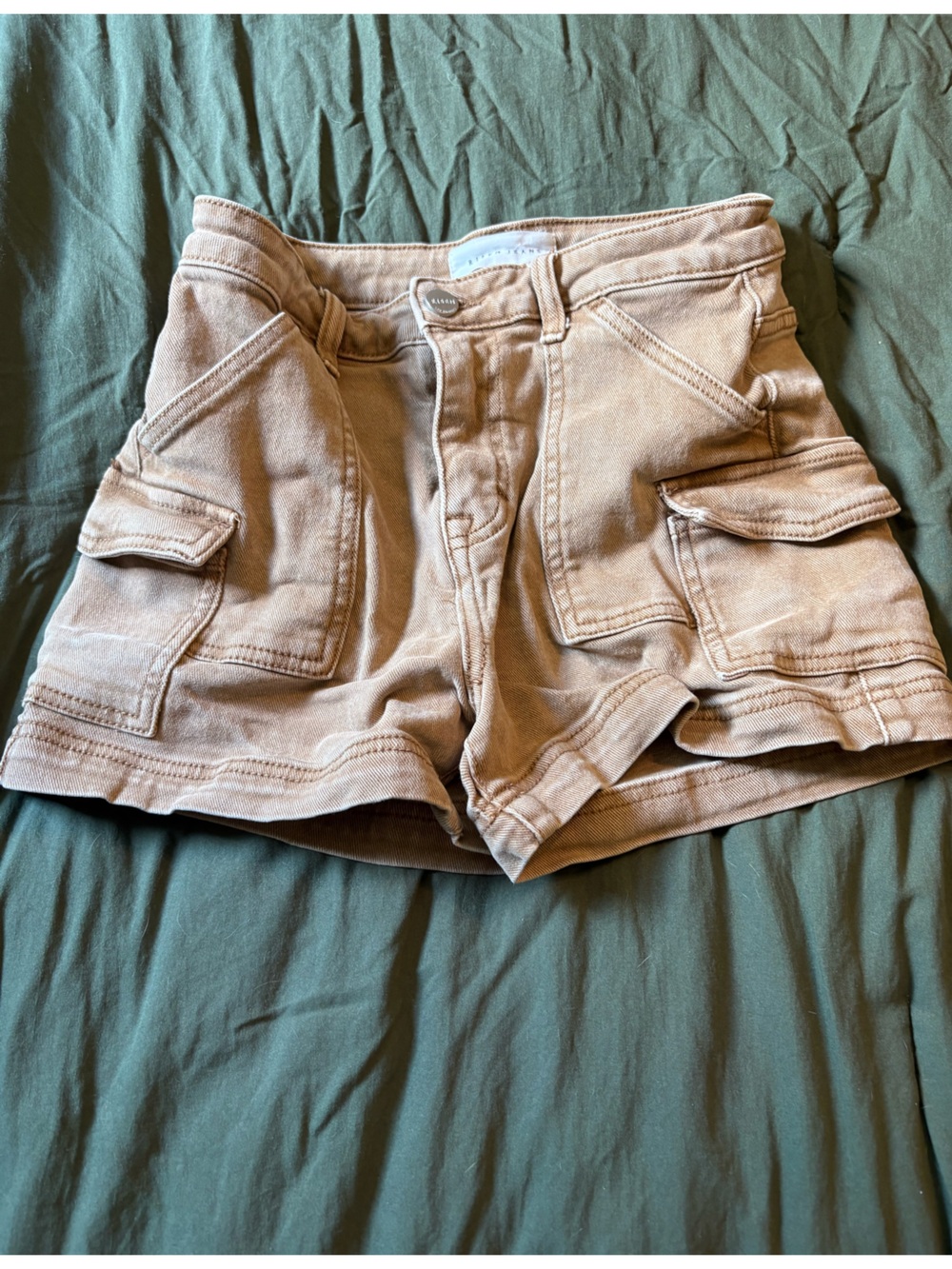 Women’s Utility Cargo Shorts in Tan